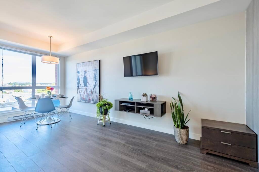 Clean 4Th Floor 1 Bedroom Apt In Old Town China Town 維多利亞 外观 照片