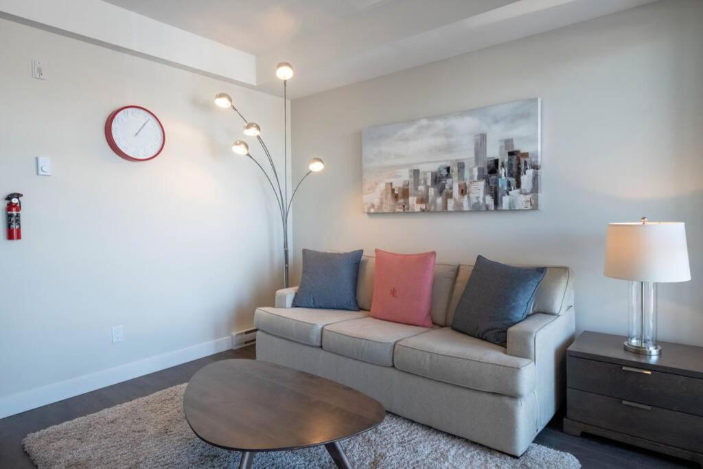 Clean 4Th Floor 1 Bedroom Apt In Old Town China Town 維多利亞 外观 照片