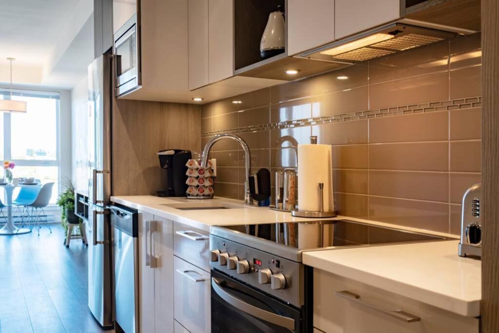 Clean 4Th Floor 1 Bedroom Apt In Old Town China Town 維多利亞 外观 照片