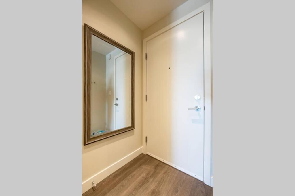 Clean 4Th Floor 1 Bedroom Apt In Old Town China Town 維多利亞 外观 照片